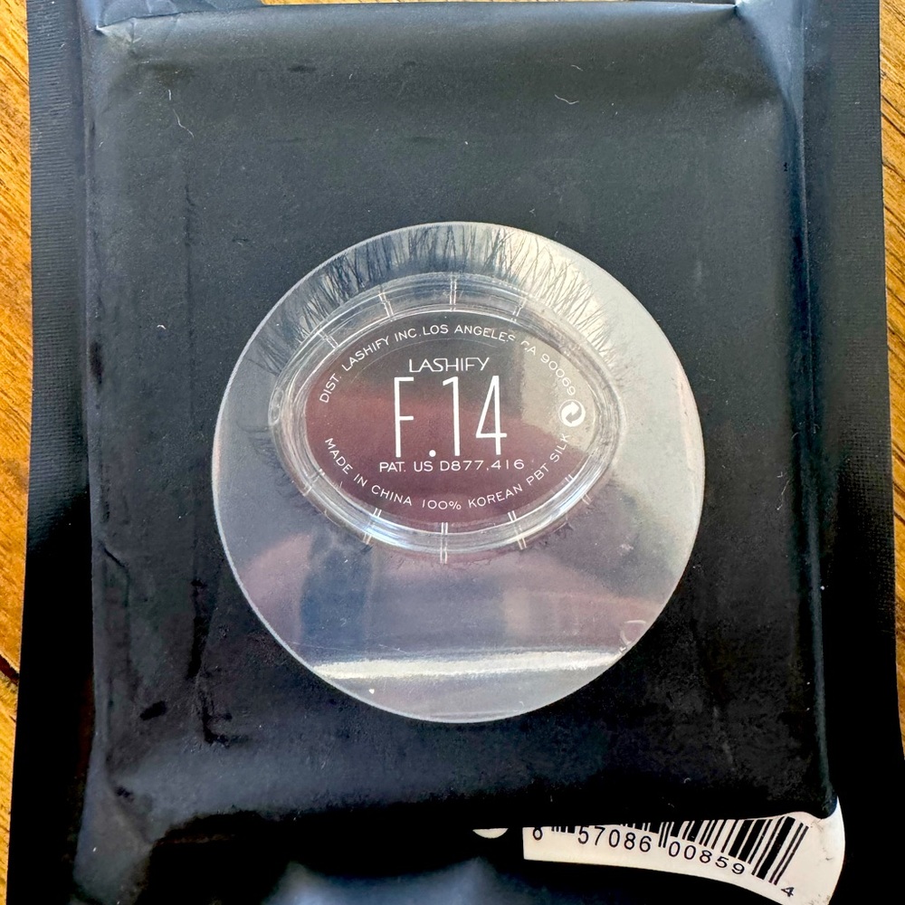 NWT Lashify Fluffy 14 gossamer lashes